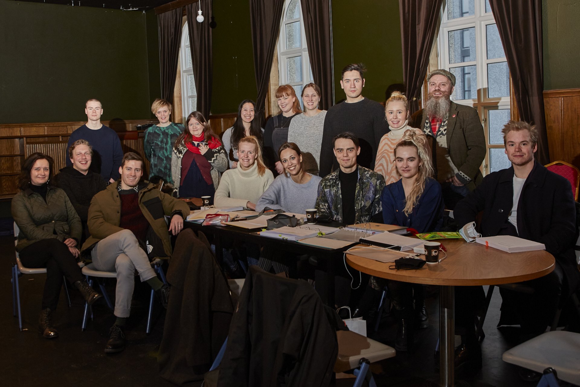 Marta Nordal ásamt útskriftahópi LHÍ.