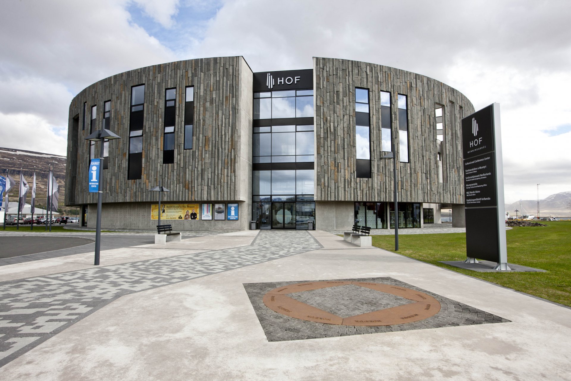 Hljómur Eistlands, uppistand og skólalúðrasveitir