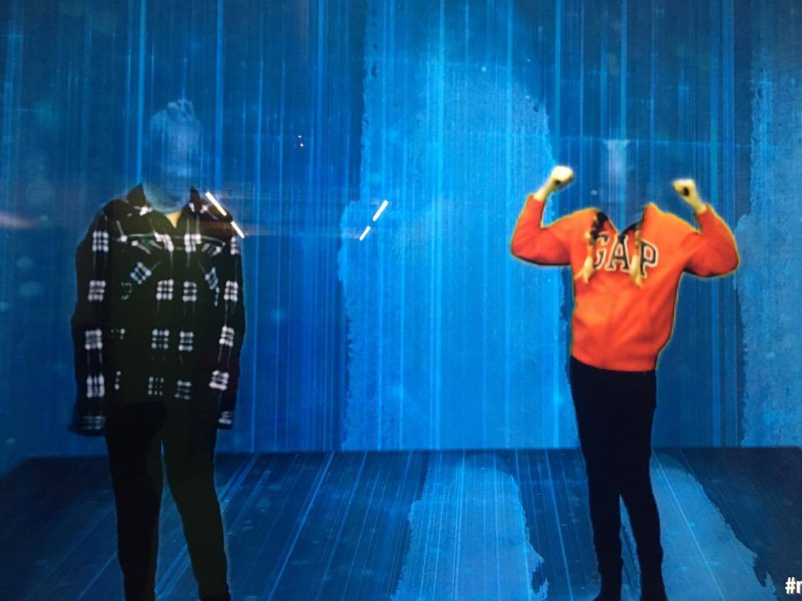 Kátir krakkar í þokuvélinni