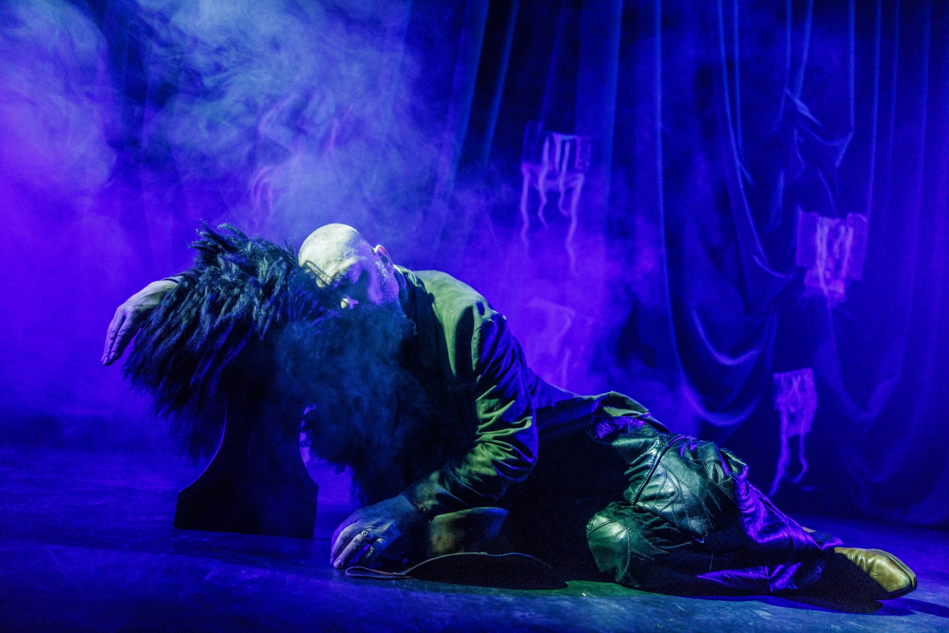 Gisting, kvöldverður og Skugga Sveinn