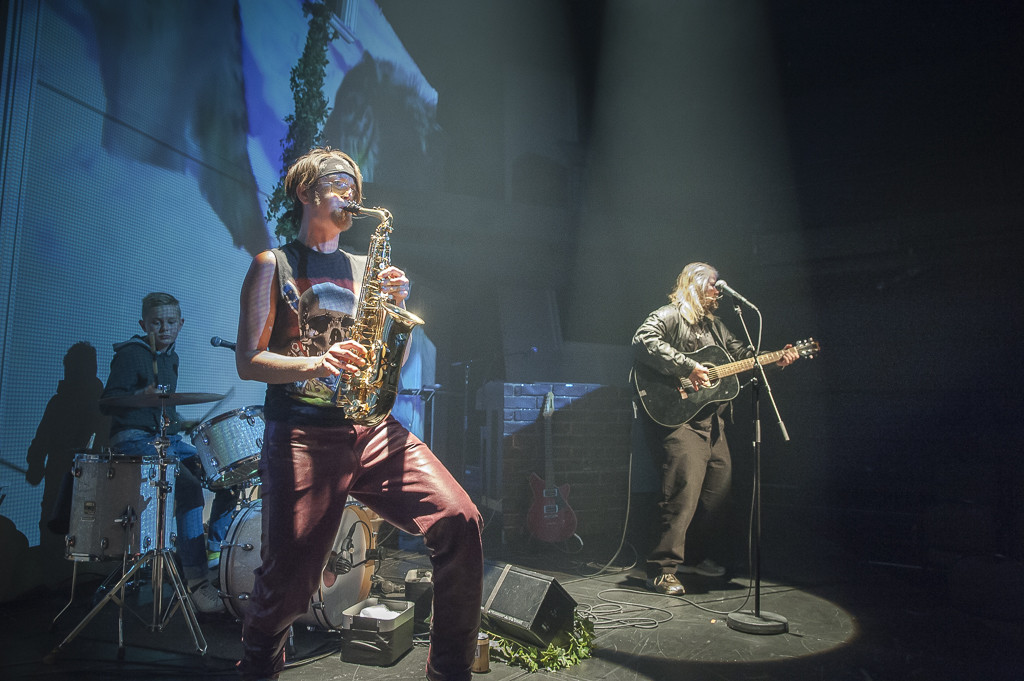 Hressandi spilandi Úlfar á leiðinni norður!-Hannes og Smári í Samkomuhúsinu