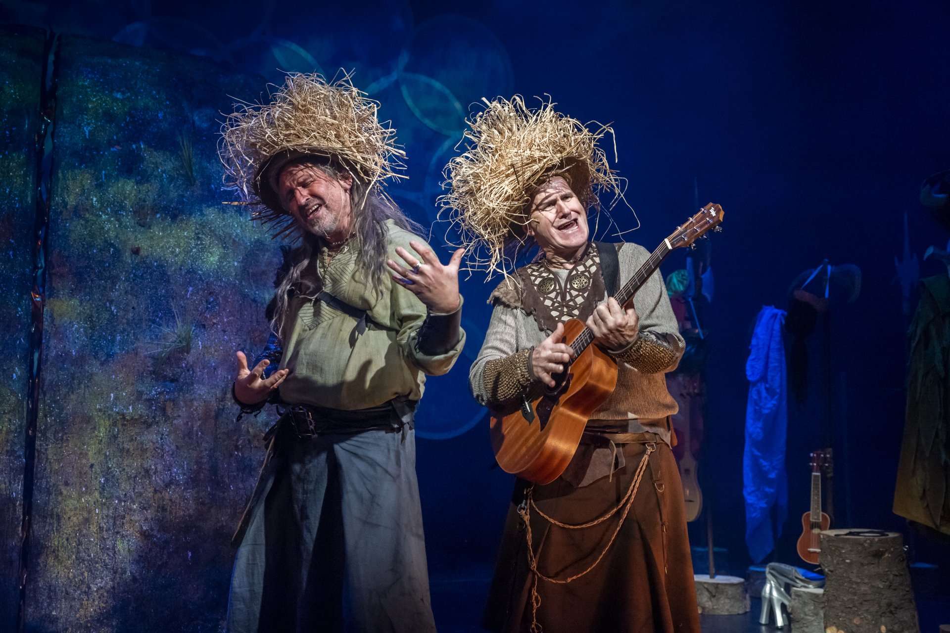 Sýningum á Njálu á hundavaði lýkur í október!