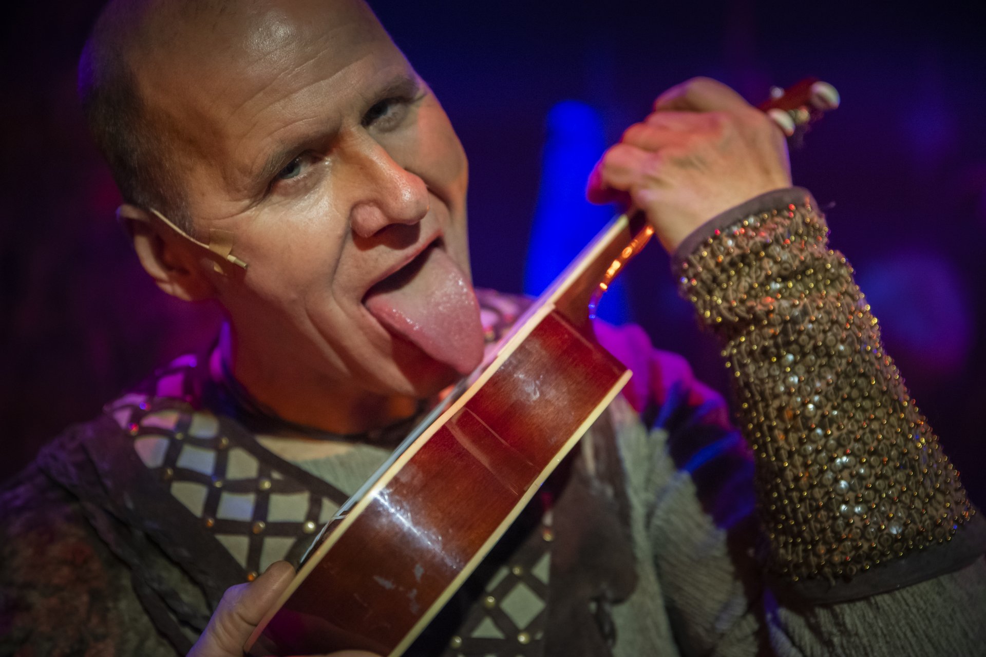 Nýjar sýningar af Njálu á hundavaði komnar í sölu