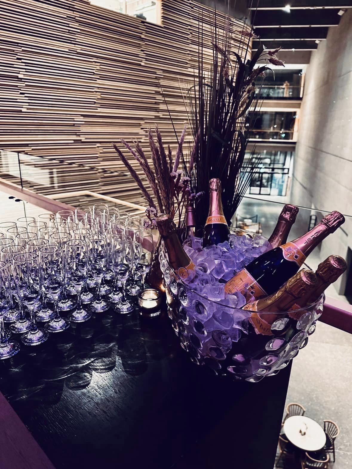 „Happy hour“ fyrir alla viðburði Hofs á Móa