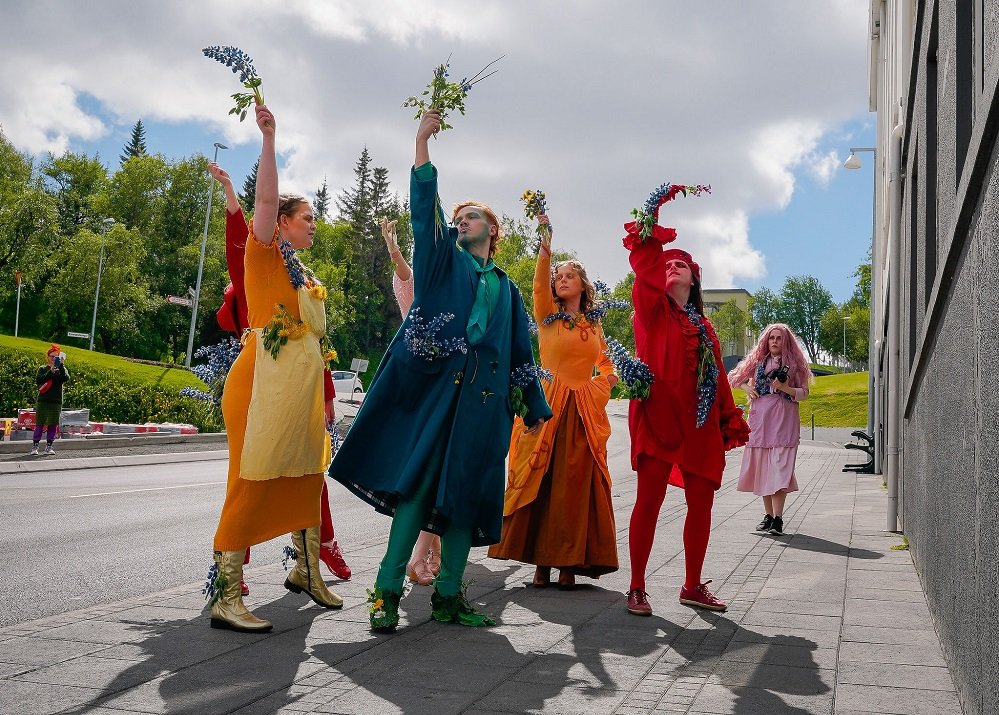 Náttúrufólk Götuleikhússins á ferð og flugi