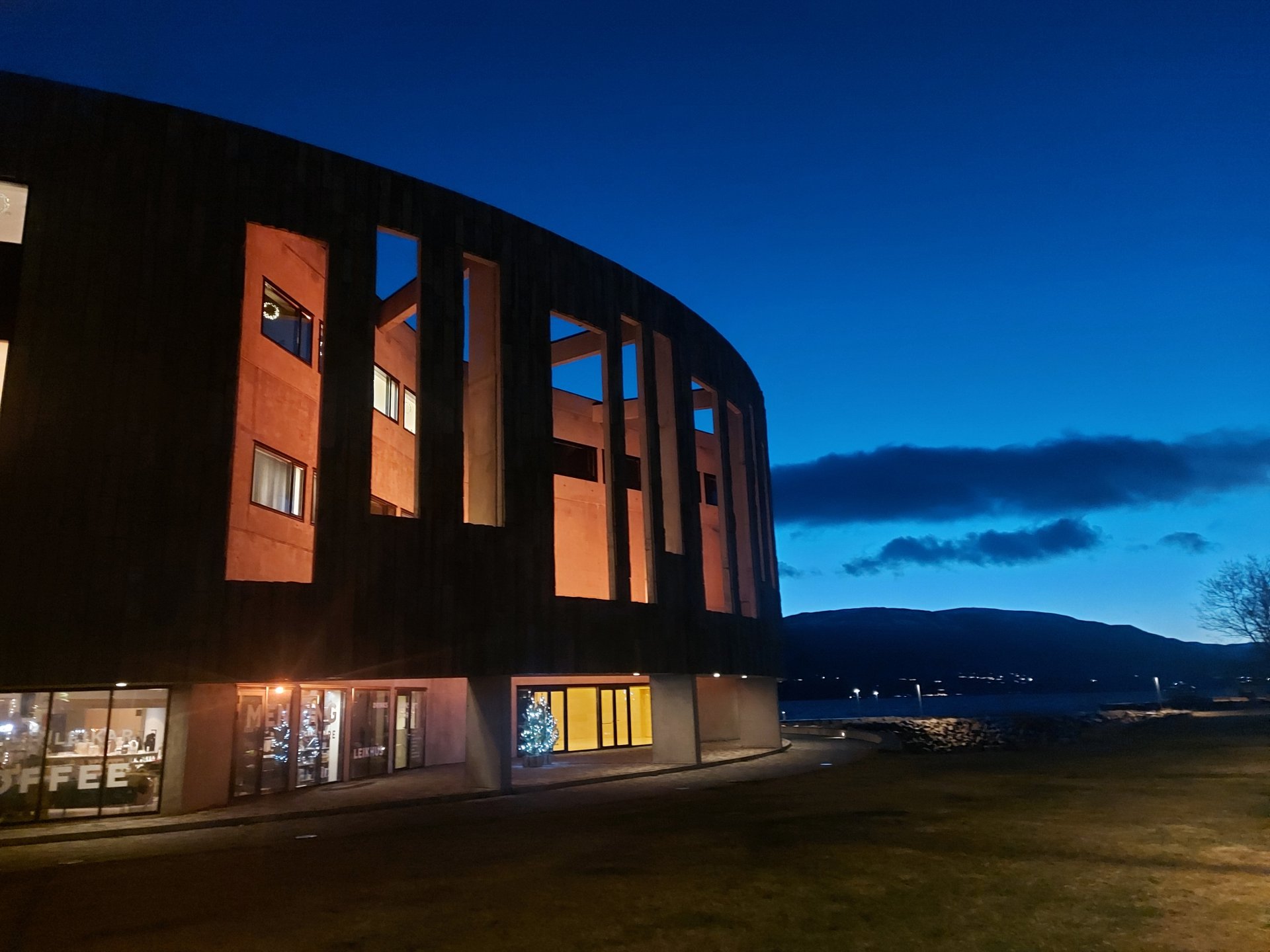 Appelsínugult Hof í tilefni af 16 daga átaki gegn kynbundu ofbeldi