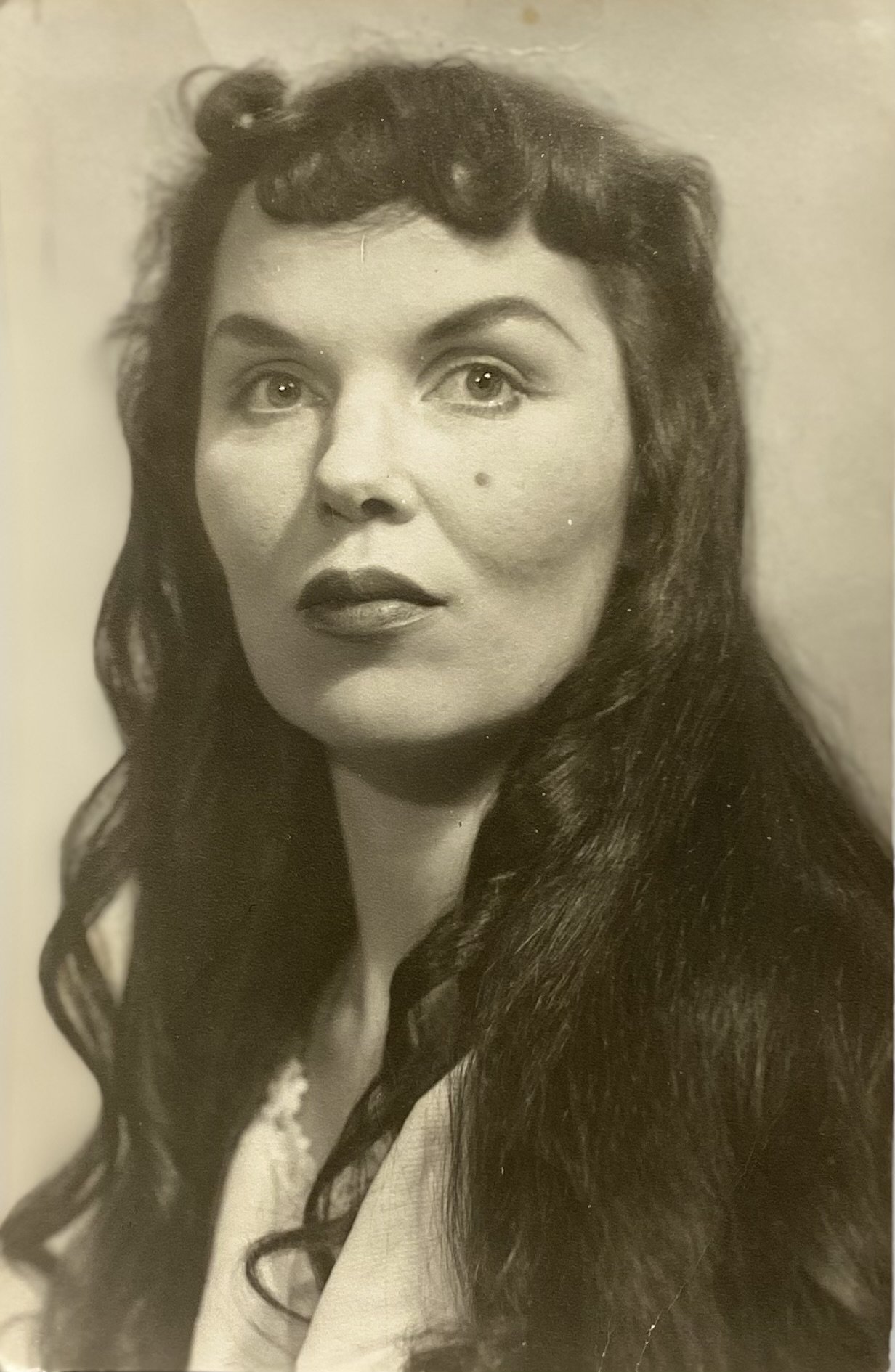 Verk Ástu Sig sett upp í Hofi.