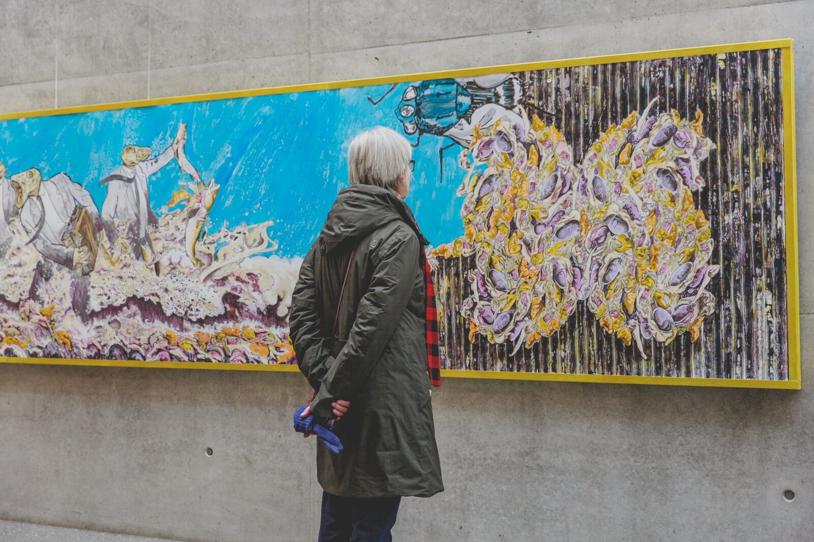 Sýningargestur á sýningu Haraldar Inga Haraldssonar Aðgerð/Gutted 
Ljósmyndari: Auðunn Níelsson