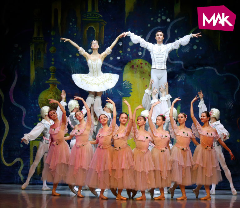 MÖGULEG AUKASÝNING Á HNOTUBRJÓTNUM