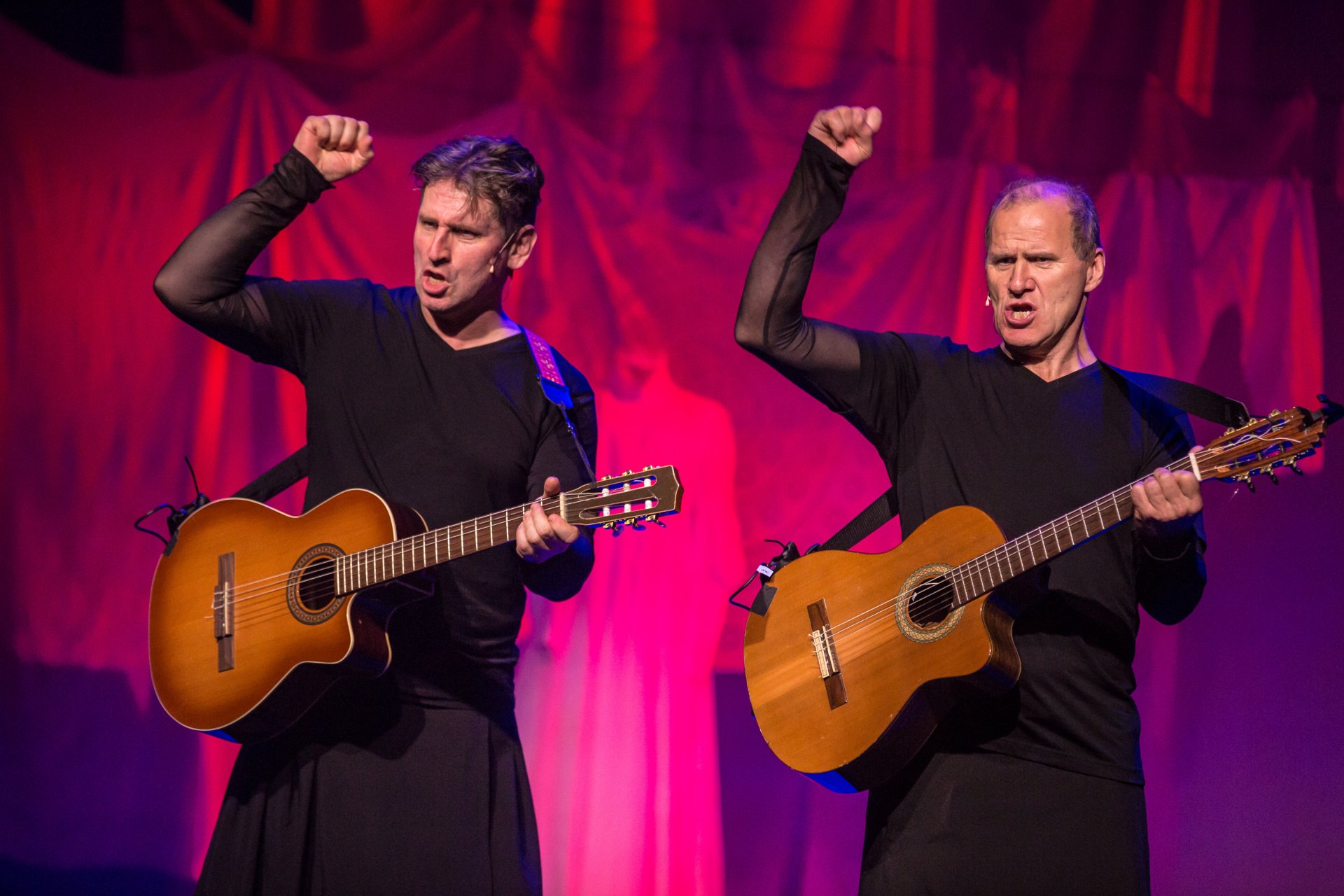 Eiríkur og Hjörleifur á hundavaði í Kvenfólki.