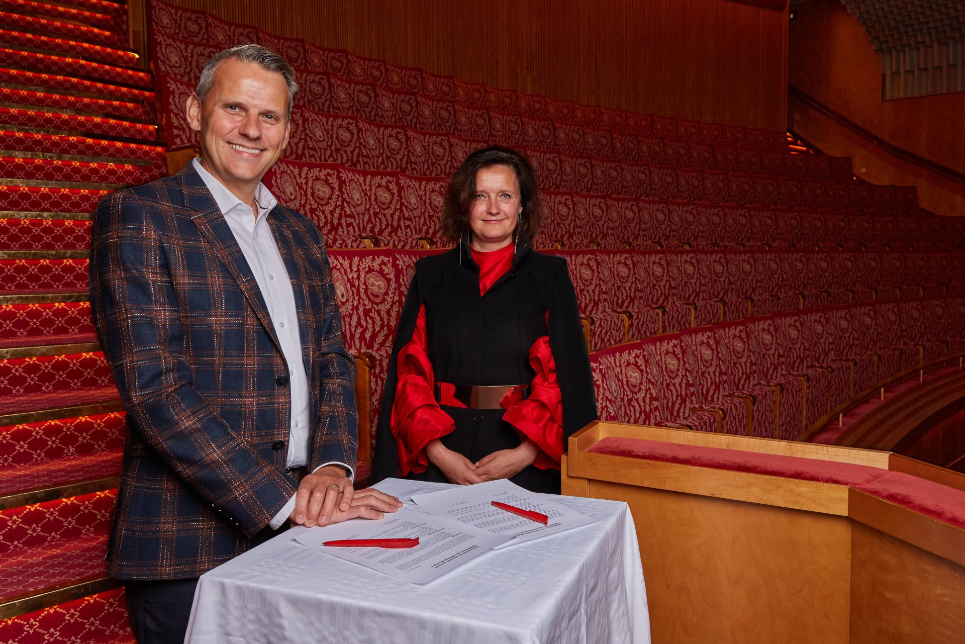 Magnús Geir Þórðarson þjóðleikhússtjóri og Marta Nordal leikhússtjóri Leikfélags Akureyrar.