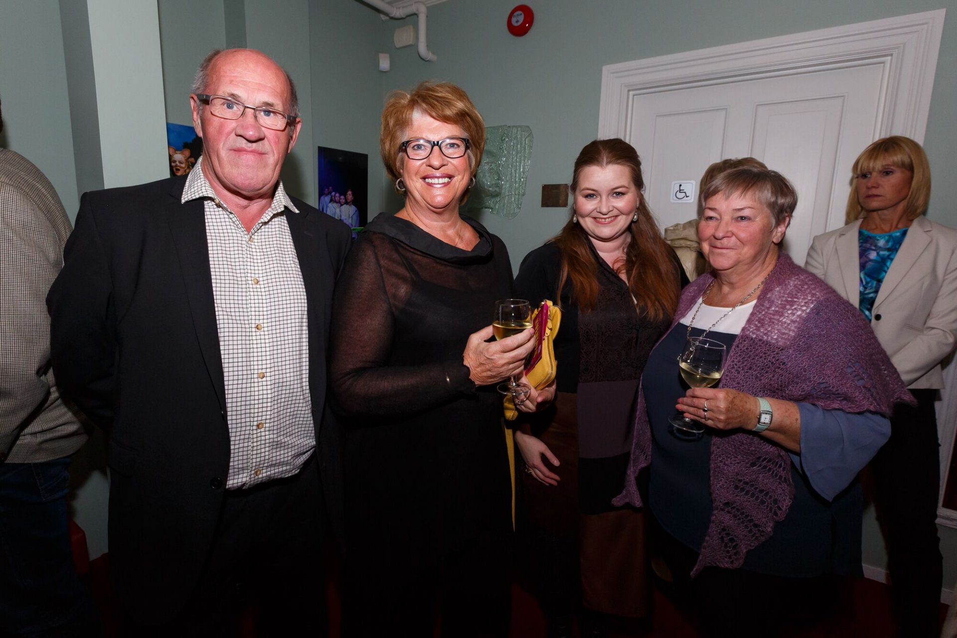 Standandi uppklapp á Kvenfólk!