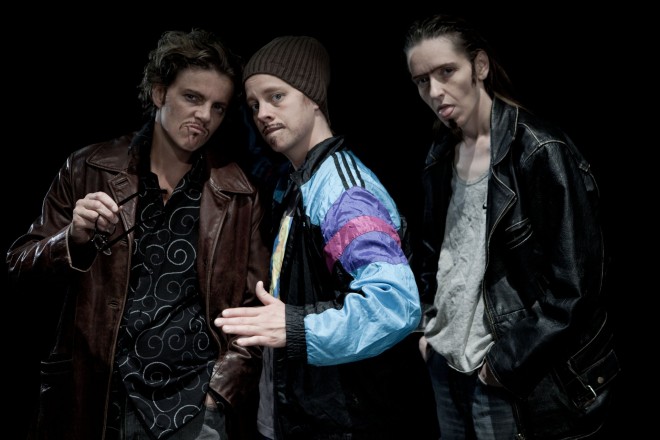 Pörupiltar standa upp