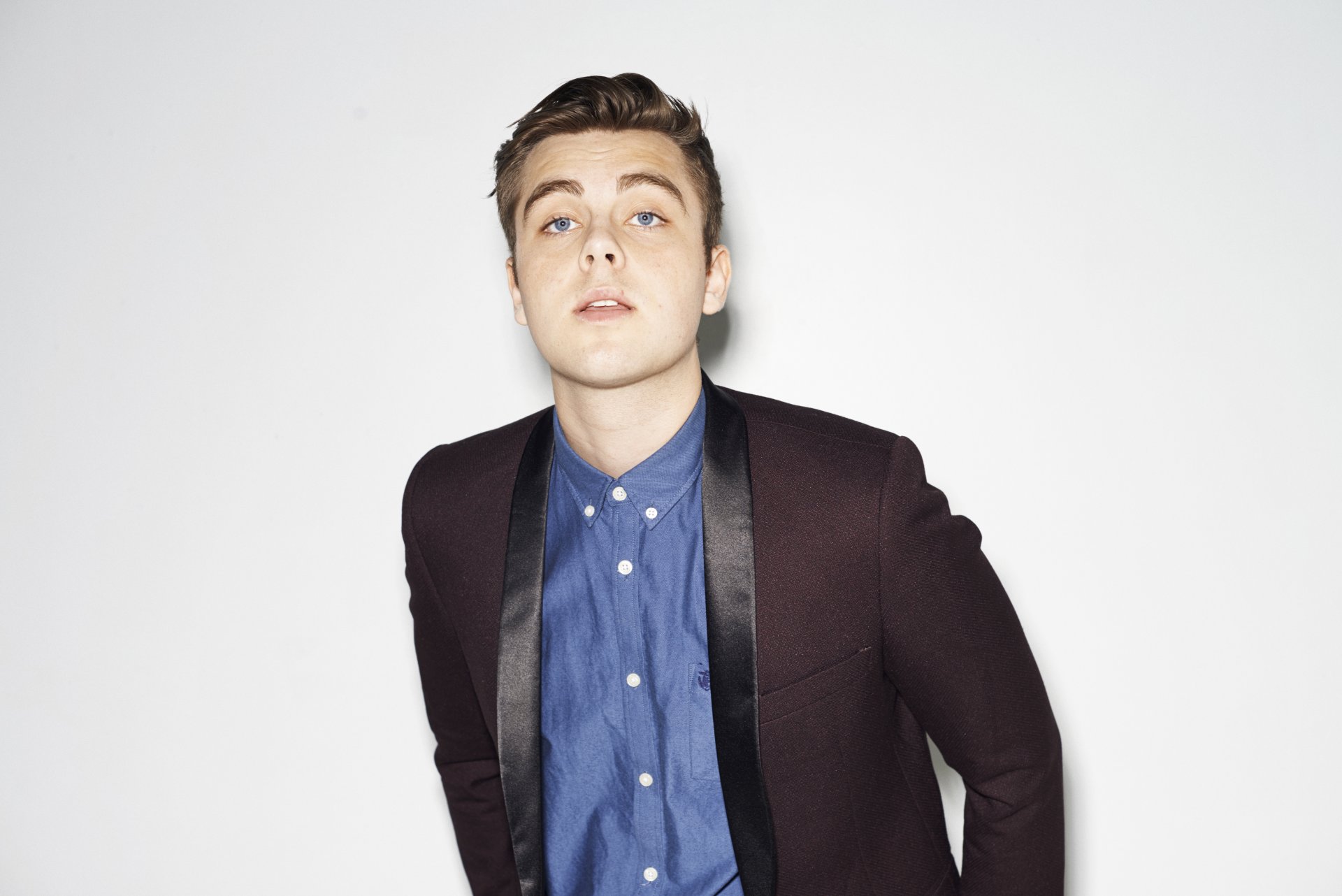 Hinn ungi og efnilegi Steinar treður upp á tónleikum í Hamraborg kl 20 á föstudagskvöld.