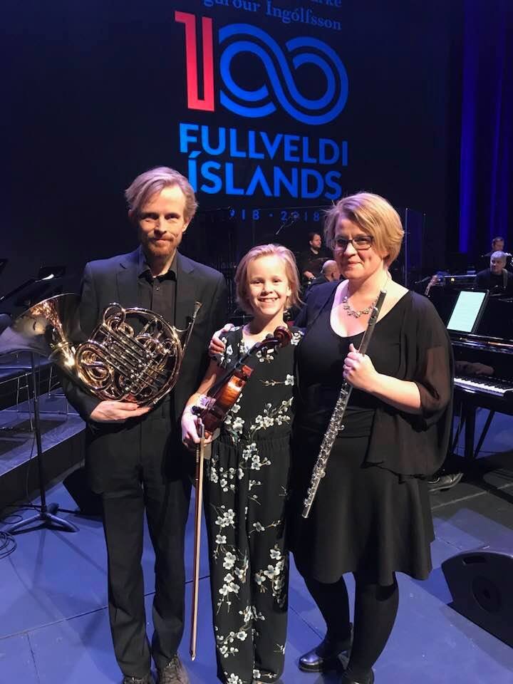 Spilaði með SN ásamt foreldrum sínum