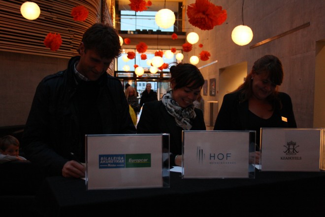 Við undirritunina í Hofi.