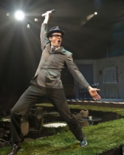 Vesturport kemur með Húsmóðurina í Hof